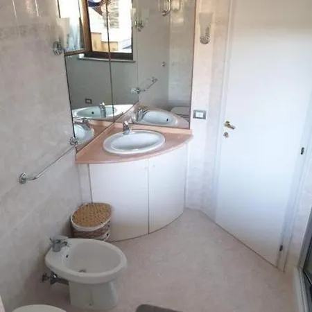 La Pelosa House 2 *